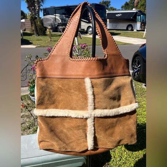 VINTAGE like new UGG Quinn Hobo Shearling Bag- Chestnut - Picture 5 of 8